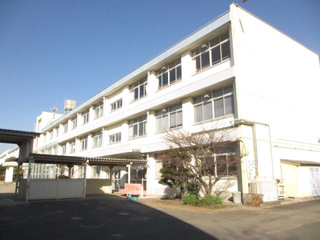 Primary school. Municipal Makita up to elementary school (elementary school) 750m