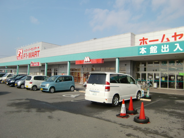 Home center. F1 Mart Circuit-dori to (home center) 1486m