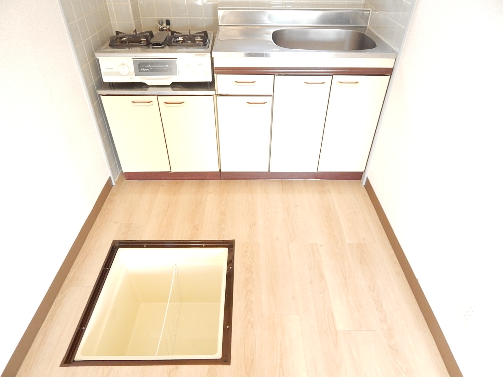 Other Equipment. With under-floor storage!