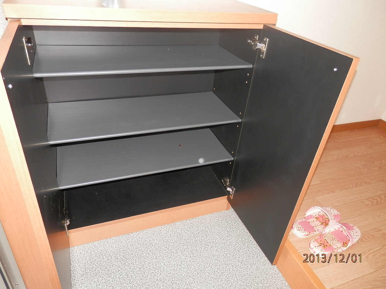 Entrance. There are happy shoes BOX ☆