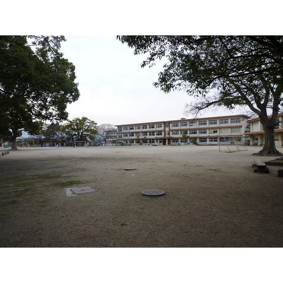 Primary school. 1200m to Kobe elementary school (elementary school)