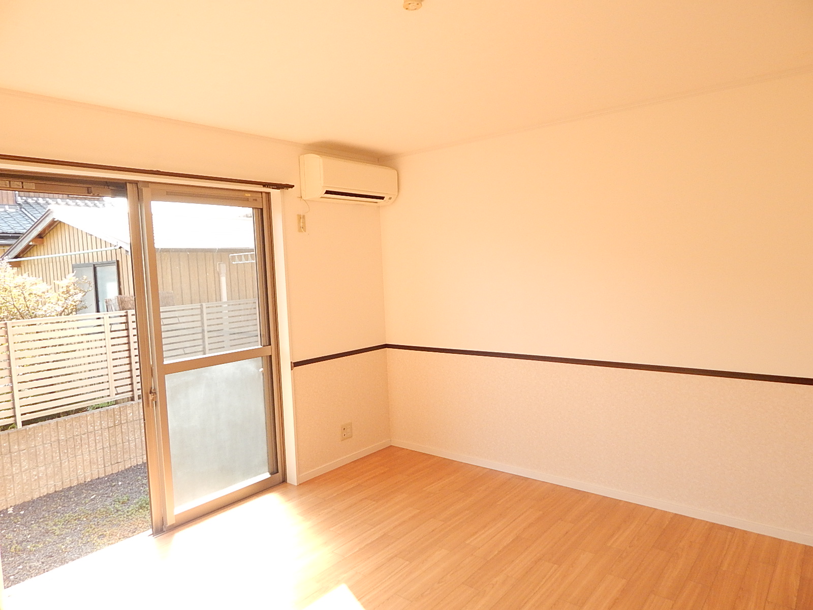 Living and room. Sunny ☆