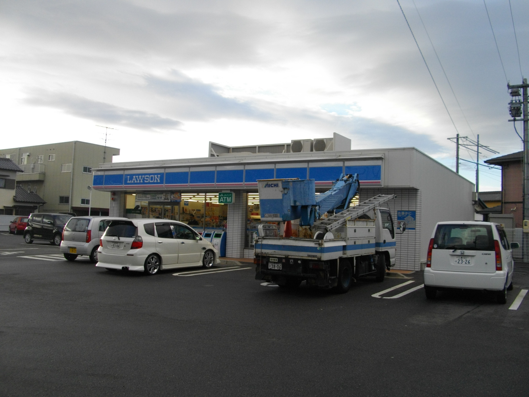 Convenience store. 537m until Lawson Suzuka Minamitamagaki Higashiten (convenience store)