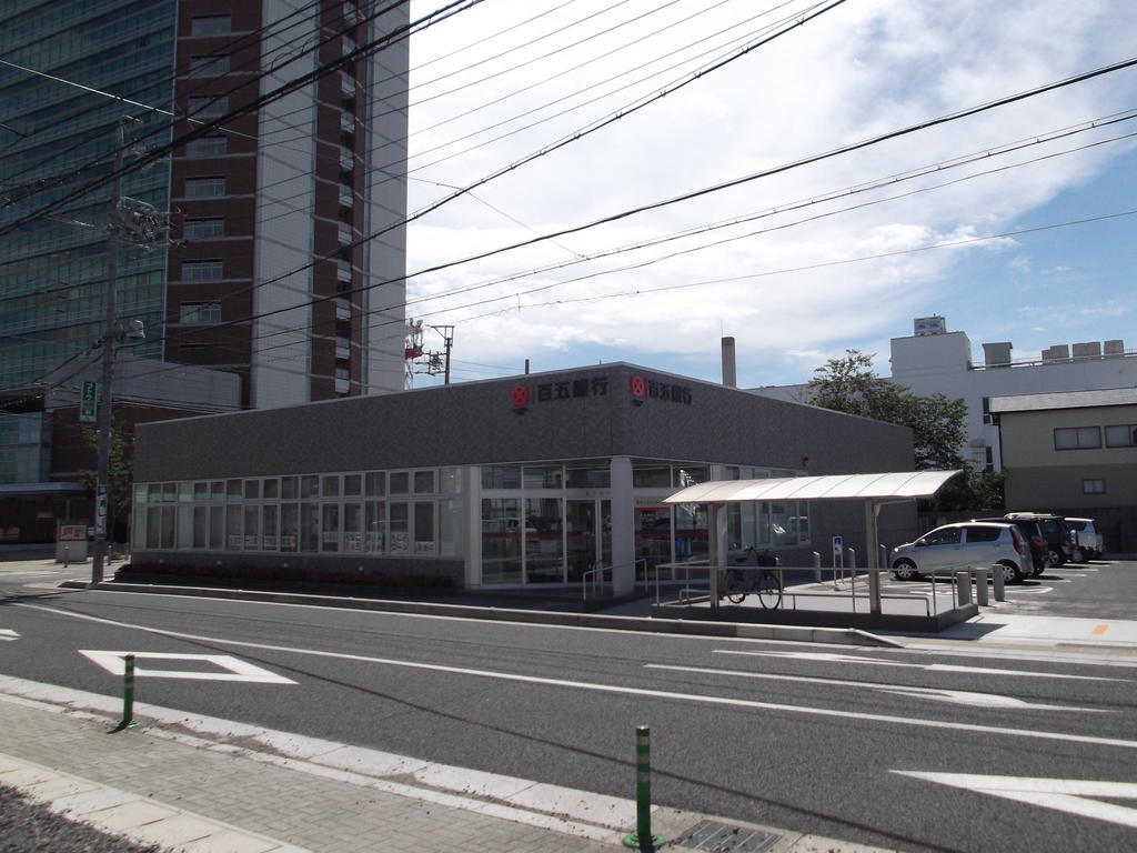 Bank. Hyakugo Suzuka Branch Kobe Branch (Bank) to 683m