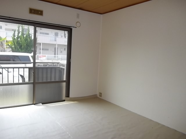 Living and room. South-facing and happy place ☆