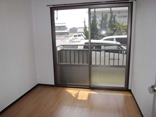 Living and room. Day is good ☆