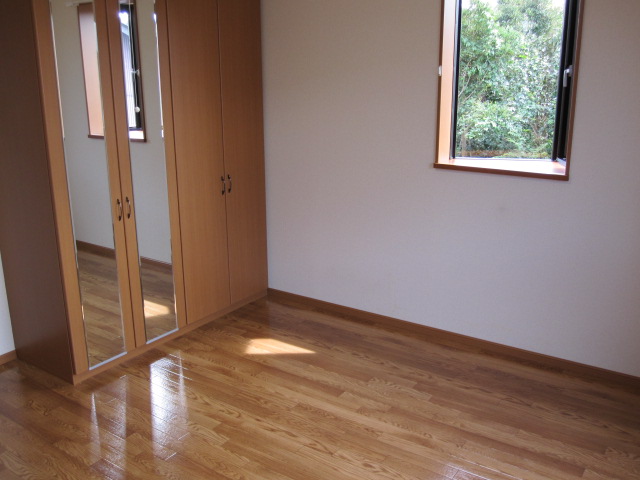 Living and room. Spacious living in Western-style 9.1 Pledge of spread