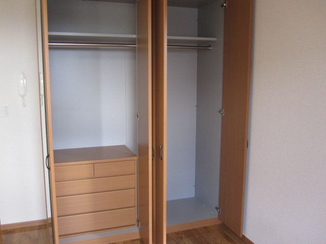 Receipt. Store plenty of closet! And many luggage is also safe ☆