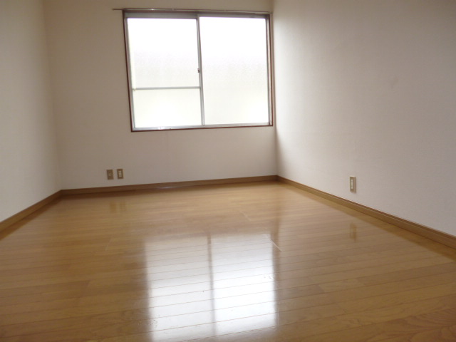 Living and room. And it comes with a window, Sunny