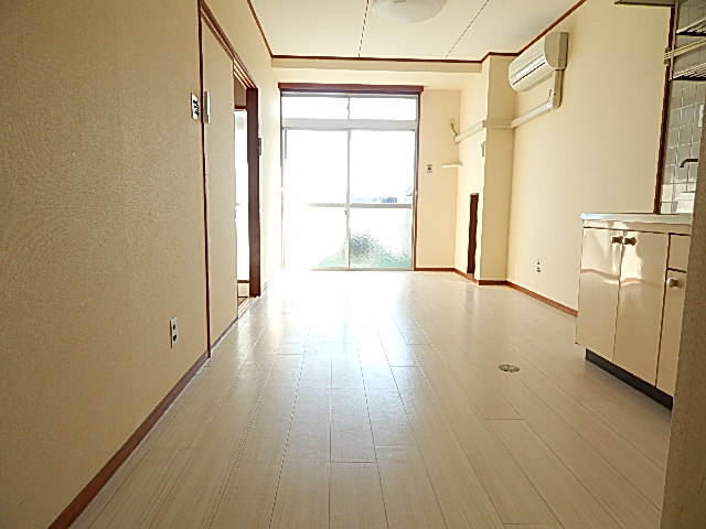 Living and room. DK9 Pledge and is wide