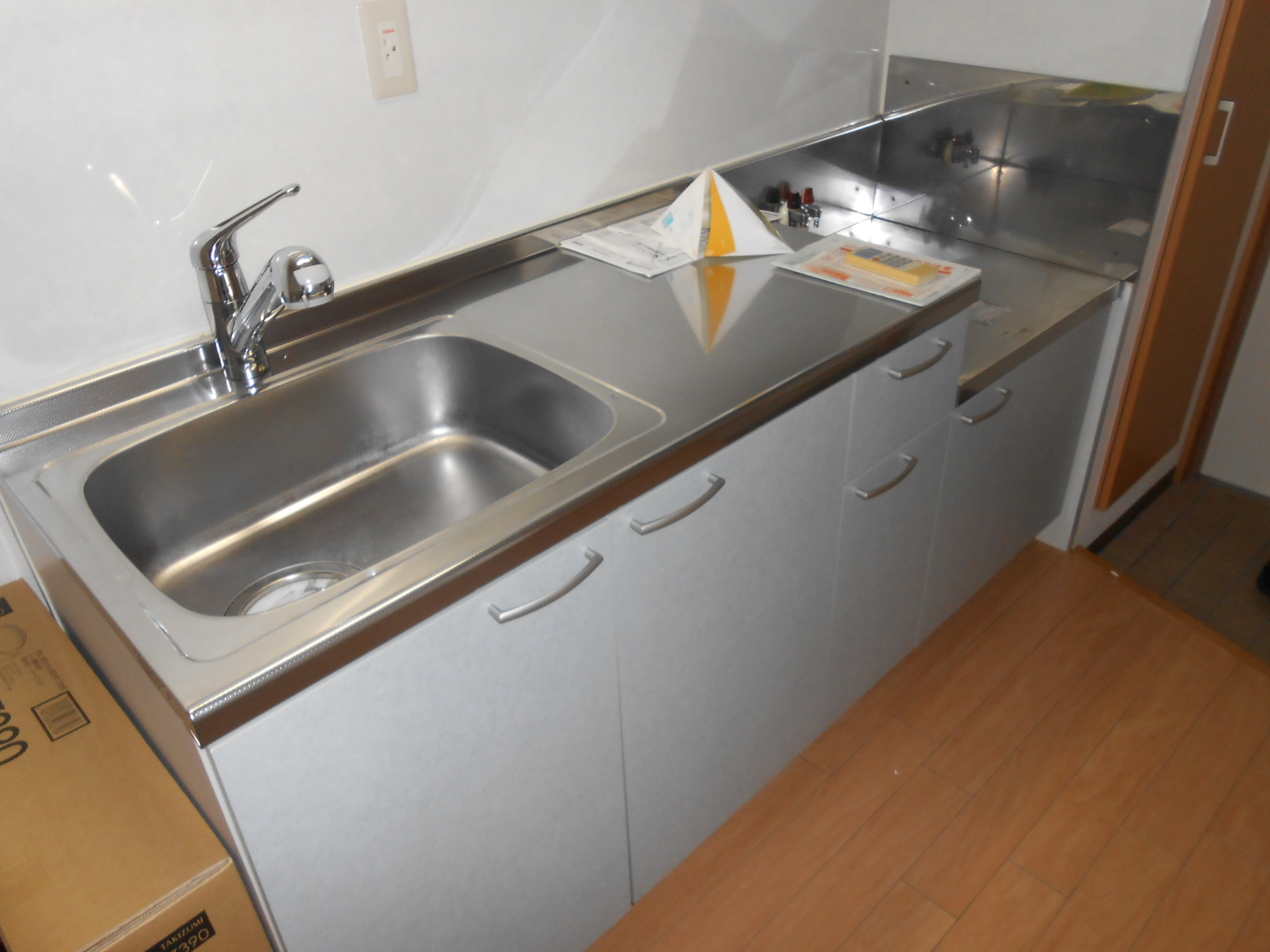 Kitchen. Spread of kitchen, Pat dishes