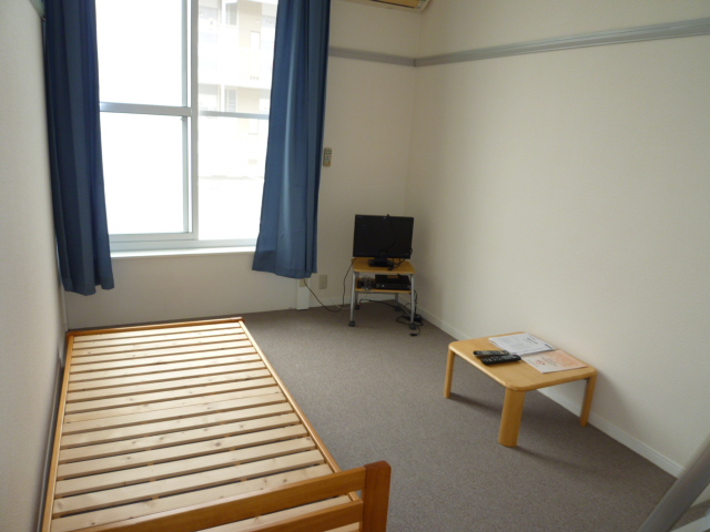 Living and room. refrigerator microwave Washing machine tv set Air-conditioned