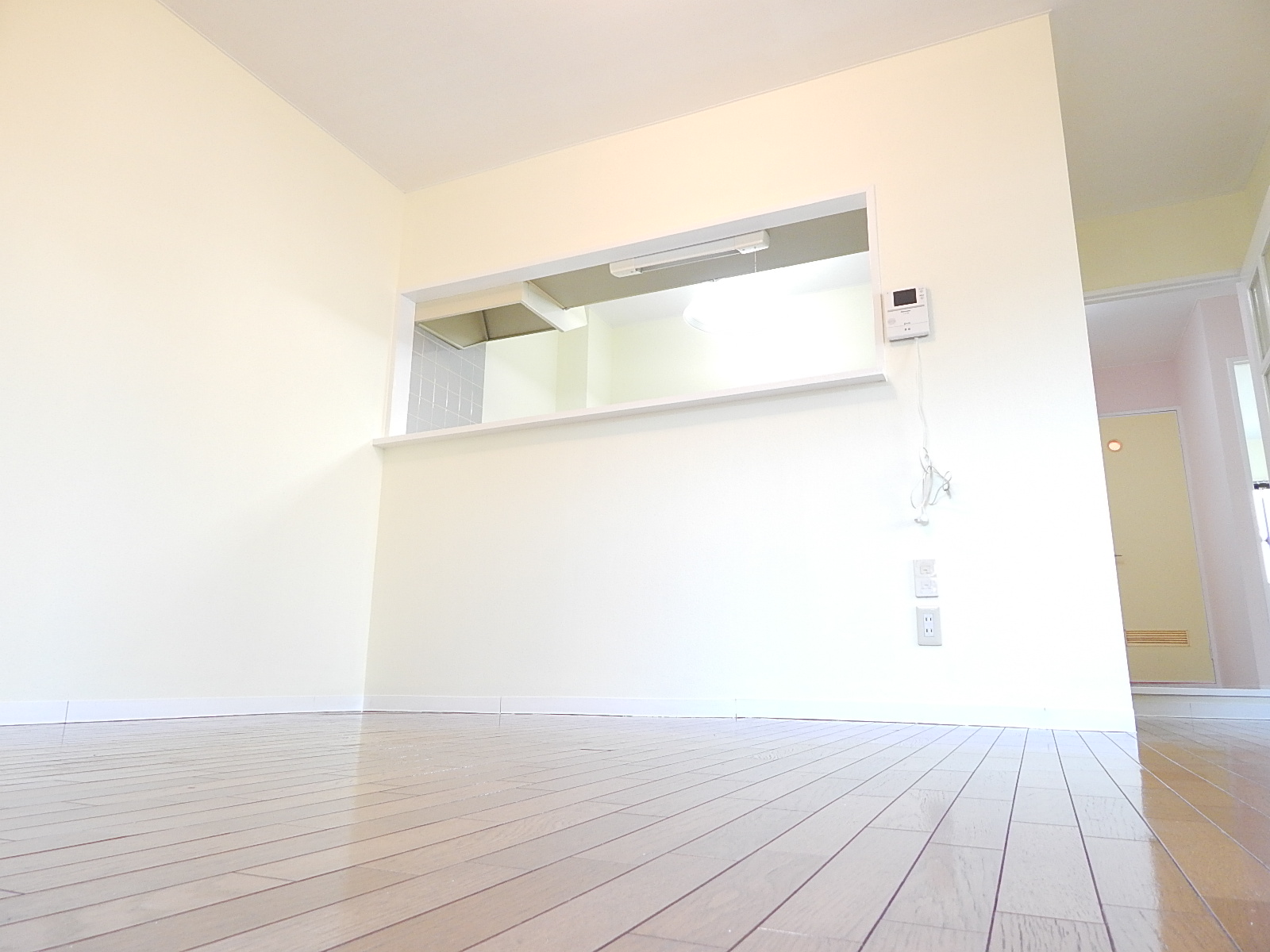 Living and room. Everyone is yearning, Counter kitchen> ▽ <;