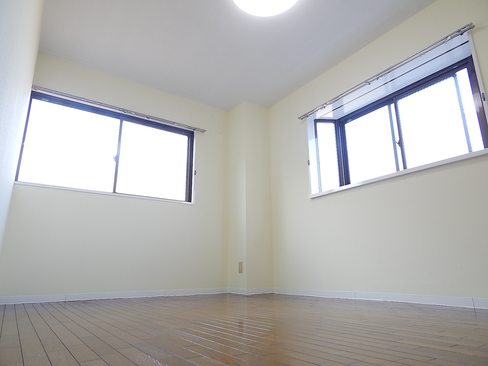 Other room space. It comes with a bay window