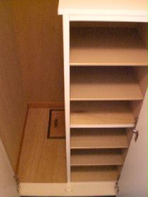 Receipt. Entrance next to space