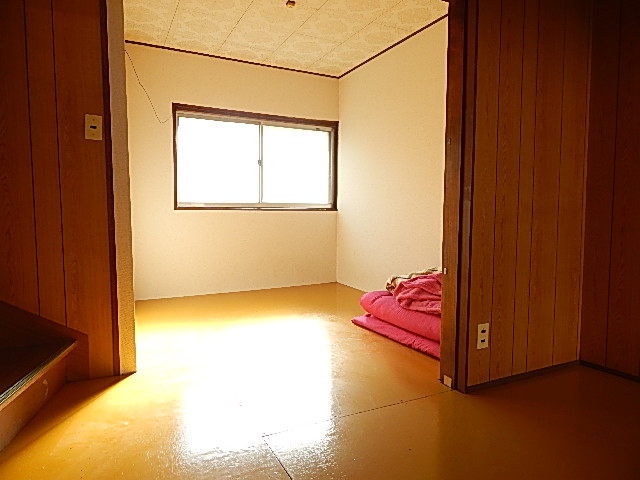 Other room space. Slowly relax, Western-style 4.5 Pledge
