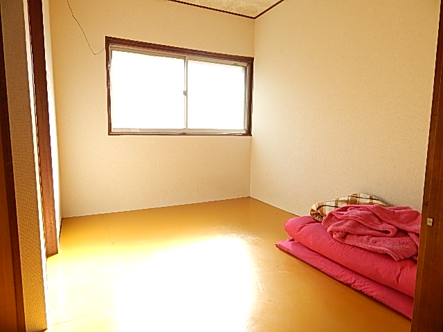Other room space. Rest will> ▽ <;