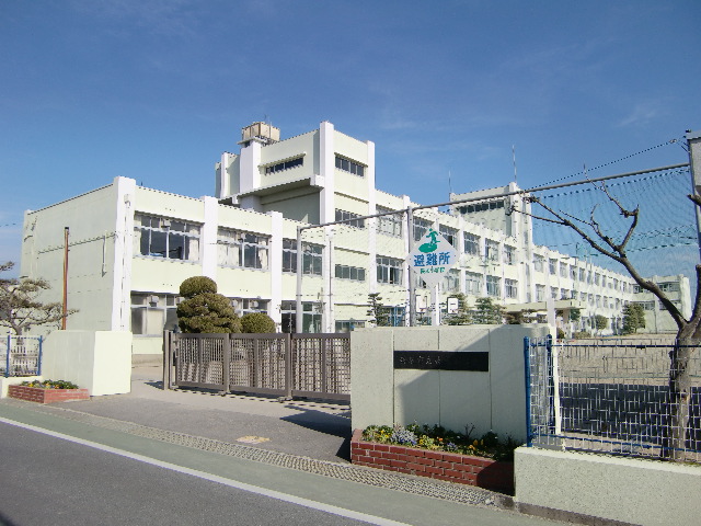 Primary school. 869m until Suzuka Ritcho thick elementary school (elementary school)