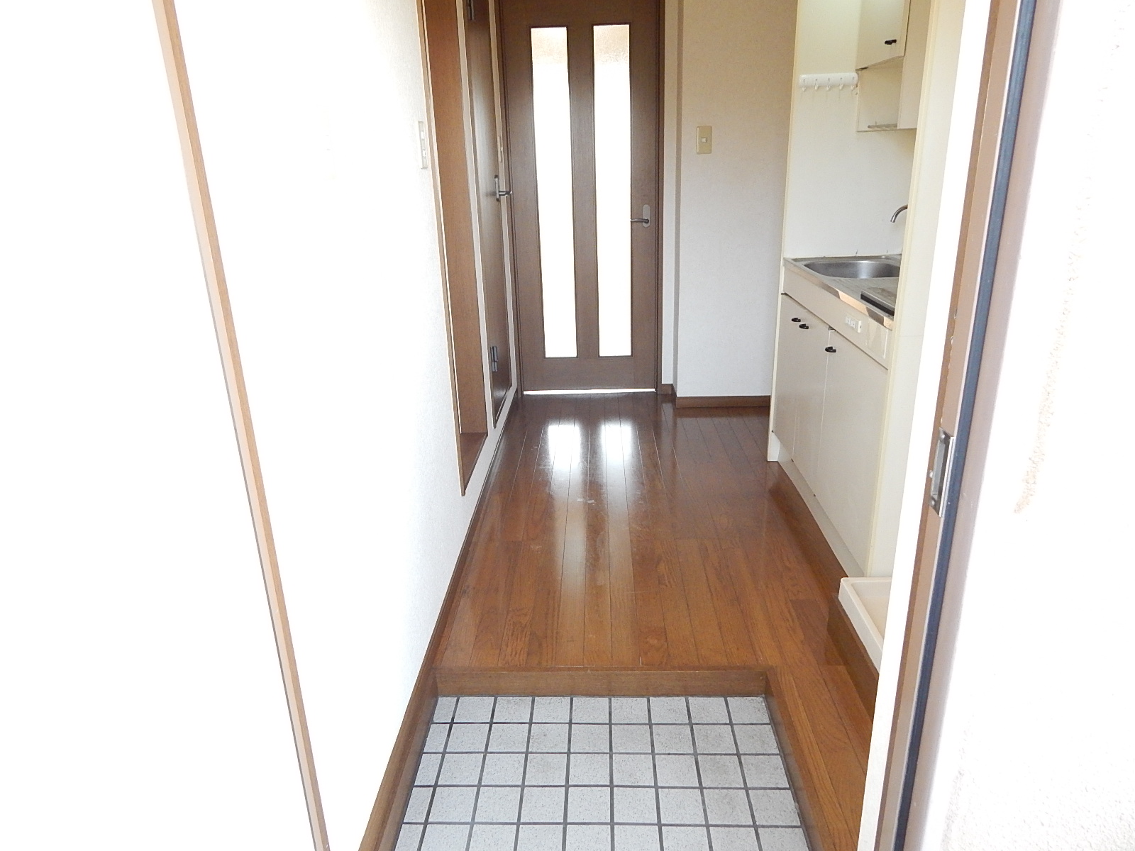 Entrance. It is shallow and easy to enter the front door