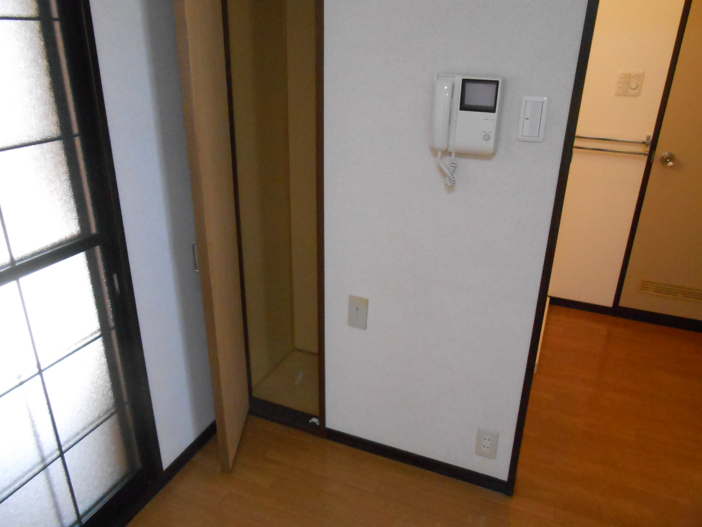 Entrance. With TV monitor intercom