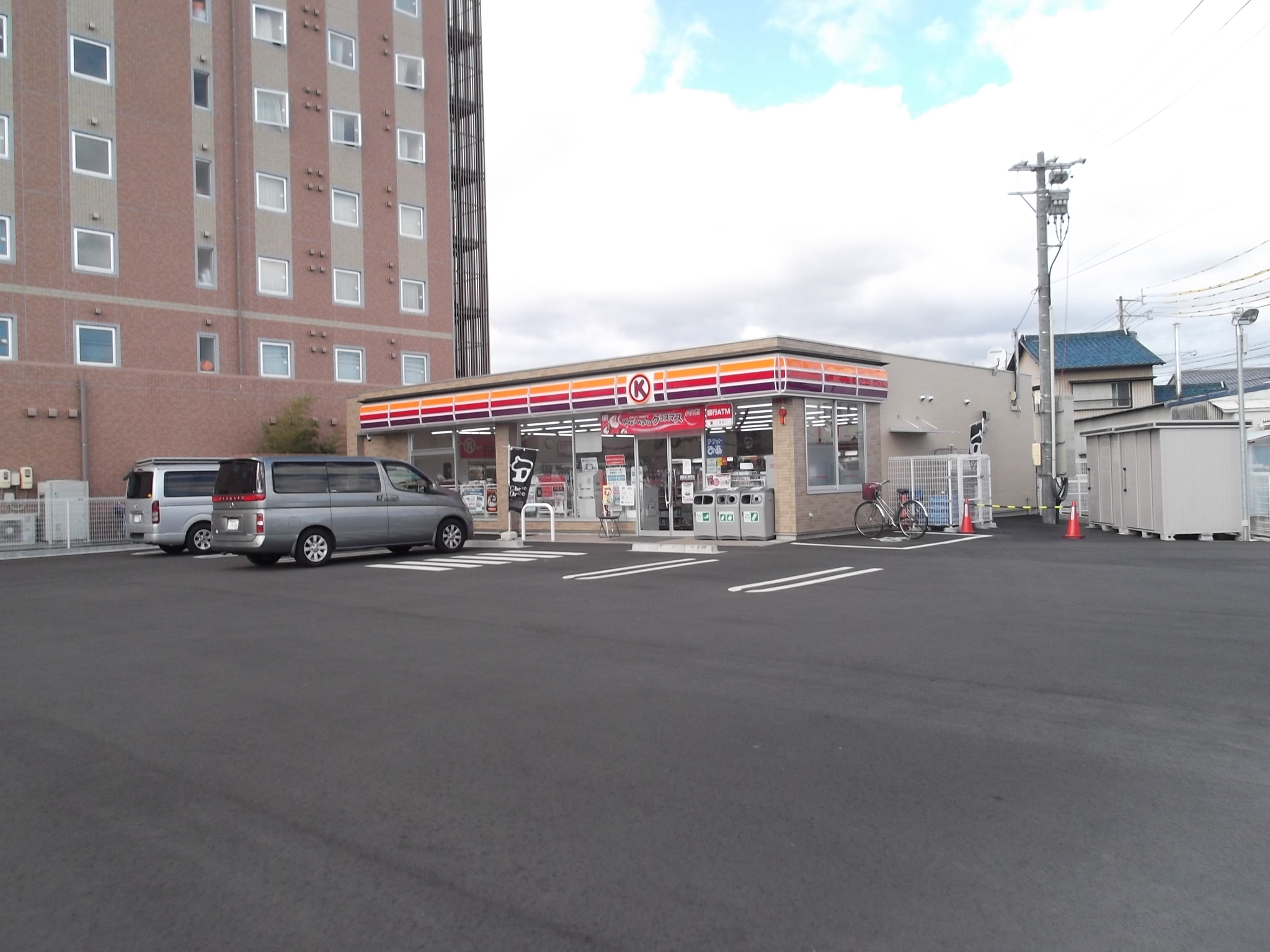 Convenience store. Sa - 270m until K Suzuka Hirata 2-chome (convenience store)