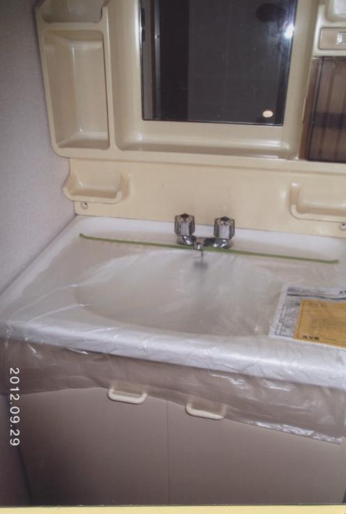 Washroom. Wash basin