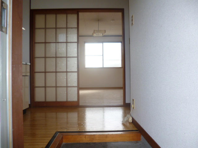 Entrance. Bright, Spacious ☆