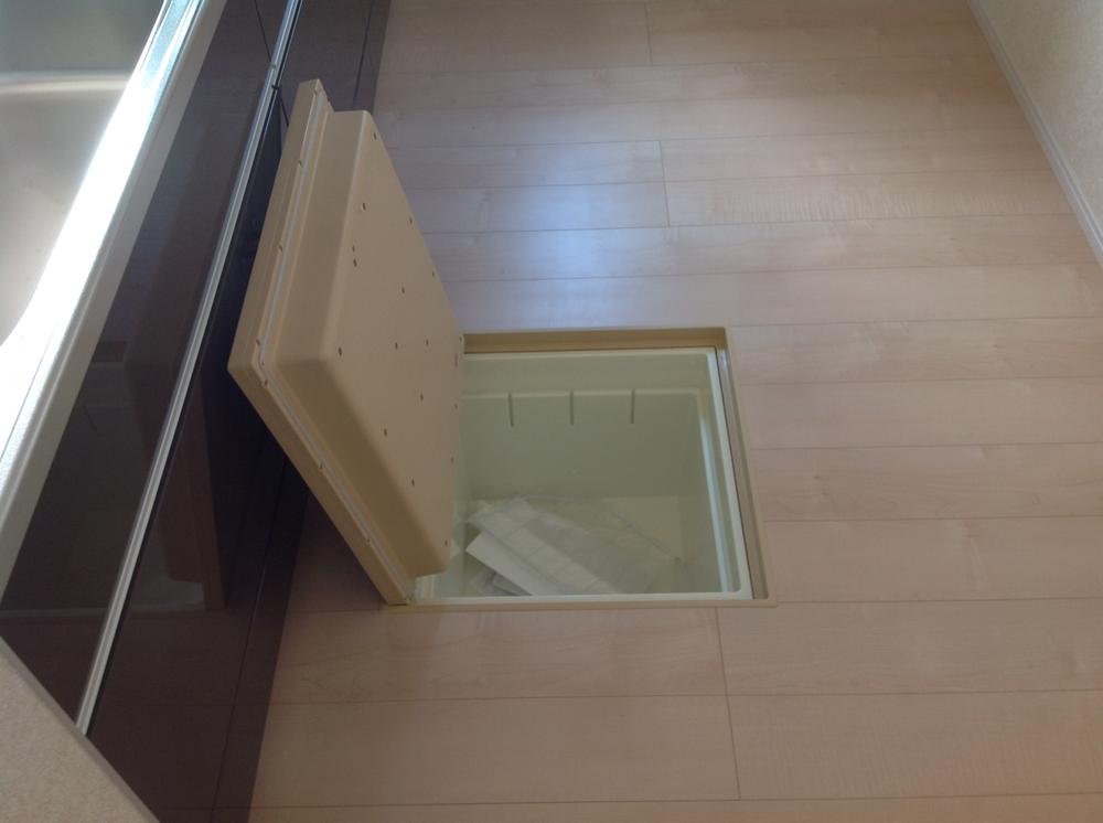 Kitchen. Indoor (11 May 2013) Shooting