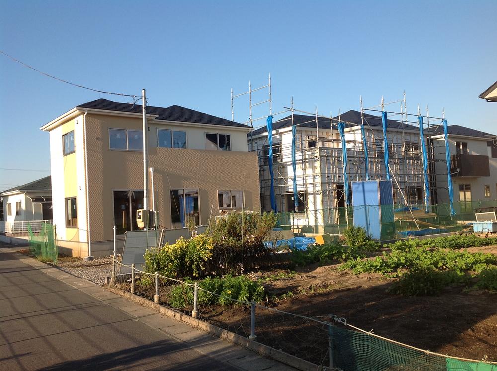 Local photos, including front road. Panoramic view (October 2013) Shooting