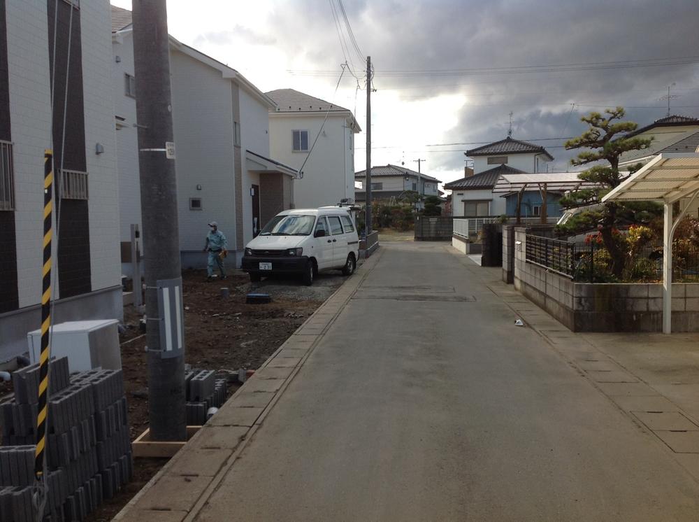 Local photos, including front road. Road (November 2013) Shooting