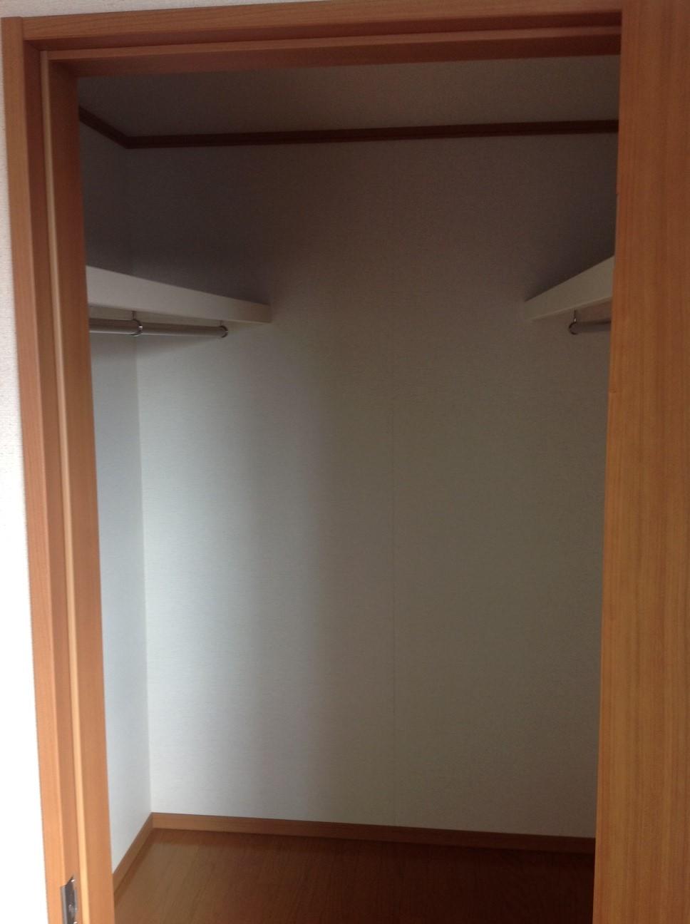 Receipt. Walk-in closet (November 2013) Shooting