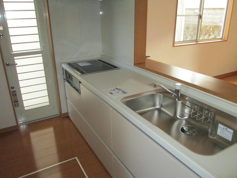 Same specifications photo (kitchen). All slide storage It is with hanging cupboard.