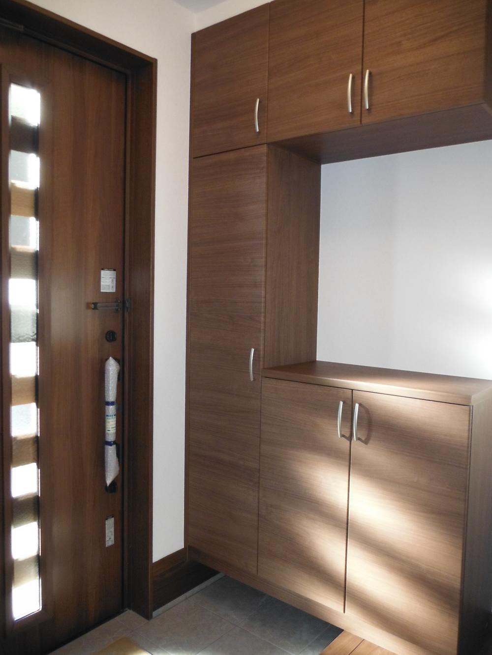 Same specifications photos (Other introspection). The entrance is with a shoe box large capacity.