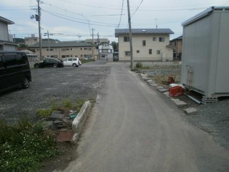 Local photos, including front road. Local (July 2013) Shooting Local photo of before construction work