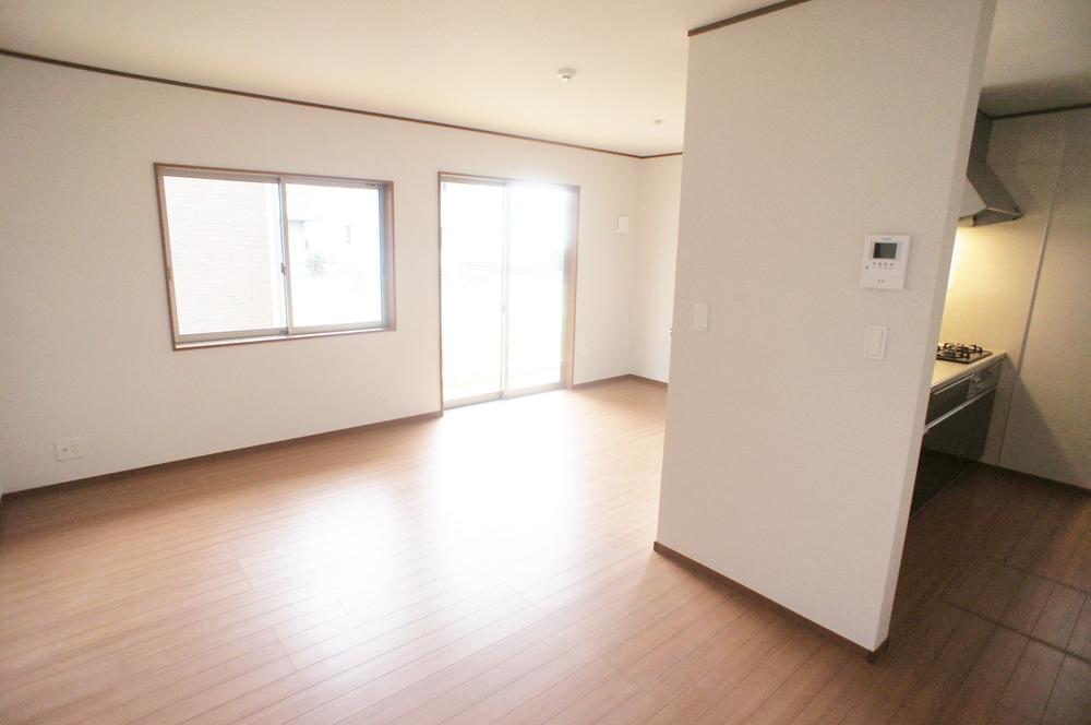 Same specifications photos (living)