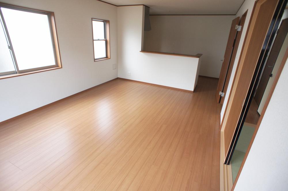 Same specifications photos (living)