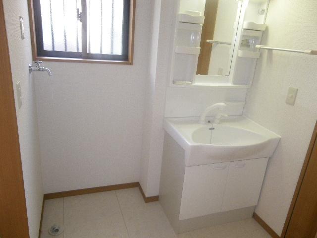 Wash basin, toilet. Same specifications Ceramic surface ball, Hose internal organs type of lift-up faucet, Base cabinet stuck to the usability, Storage shelves can be changed in height by a removable (^ 0 ^) /