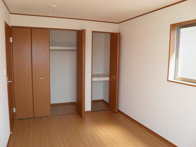 Non-living room. 1 Building