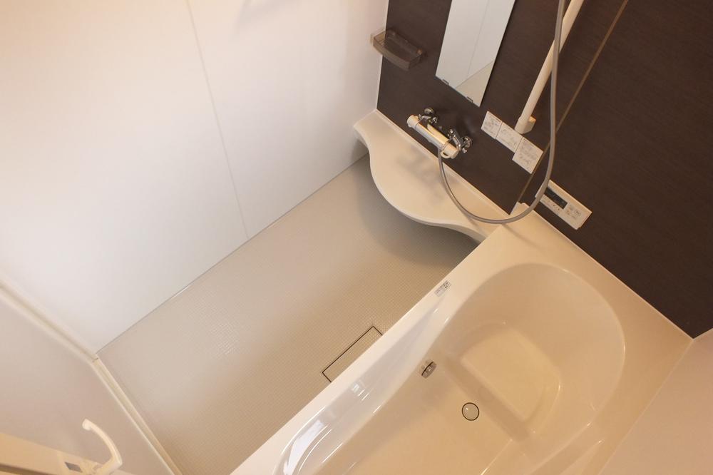 Bathroom. Indoor (11 May 2013) Shooting Hot water is less likely to cool down "Raku Eco-tub" ☆ System bus bathing fun