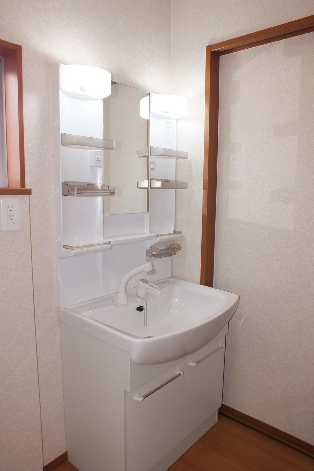 Wash basin, toilet. Indoor (11 May 2013) Shooting