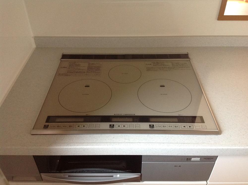 Wash basin, toilet. IH cooking heater