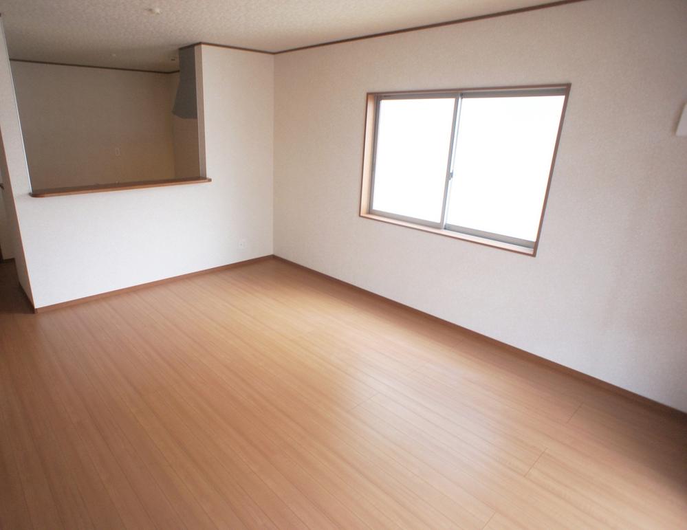 Same specifications photos (living)