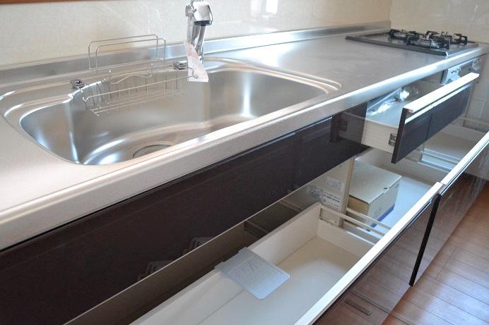 Same specifications photo (kitchen). Same specifications Quiet sink has greatly reduce the sound and tableware sound around the splashing of water fitted with a damping material on the back side of the sink bottom. Also Serapaneru is wallpaper material of antibacterial specifications clean keep the kitchen wall with a simple care (^ 0 ^) /