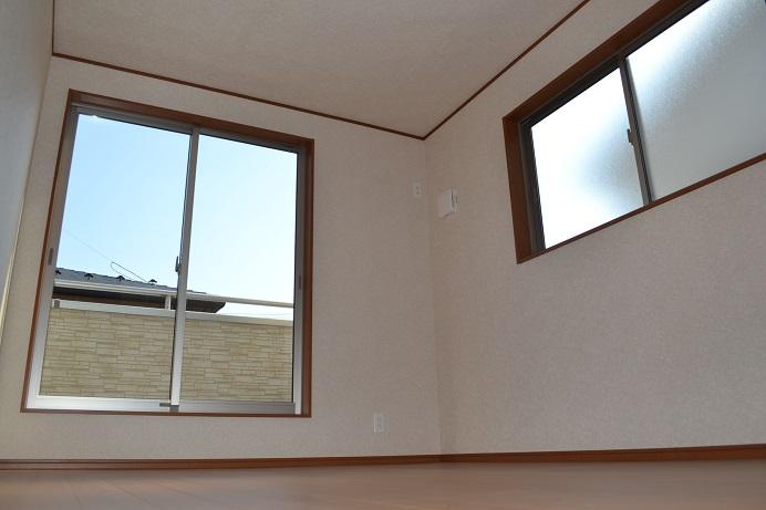 Non-living room. Same specifications Second floor room