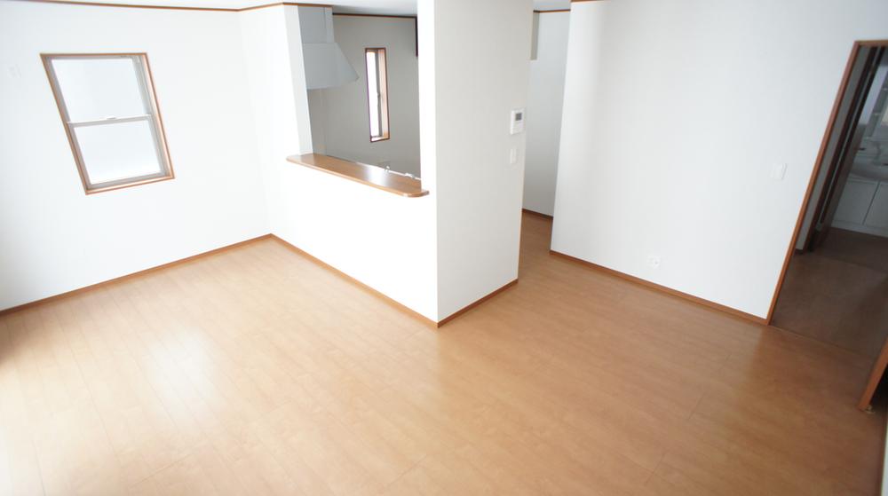 Same specifications photos (living)