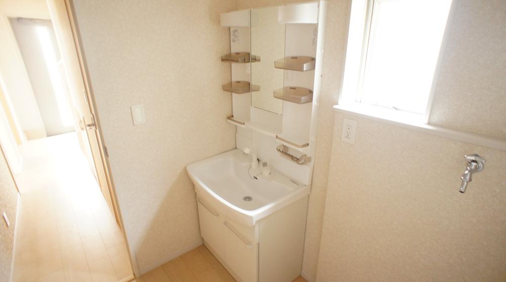 Wash basin, toilet. Same specification example