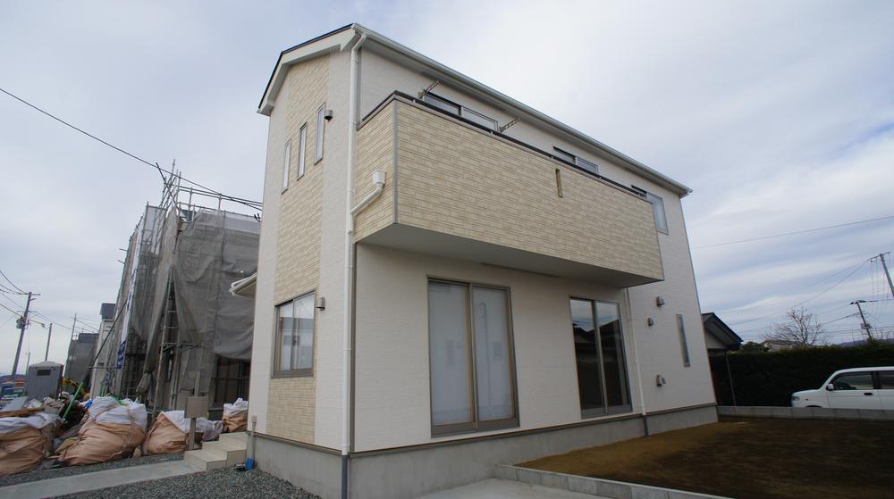 Local appearance photo