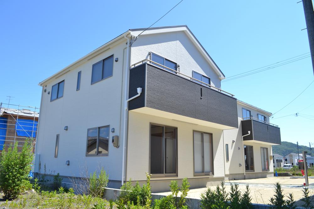 Local appearance photo. (1 Building) same specification