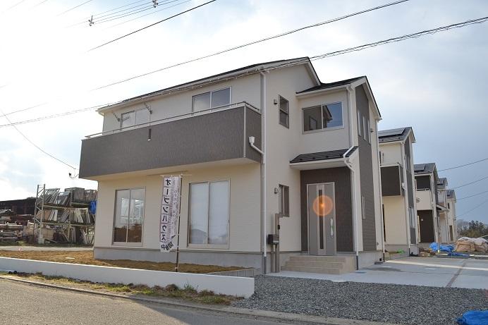 Local appearance photo. (3 Building) same specification