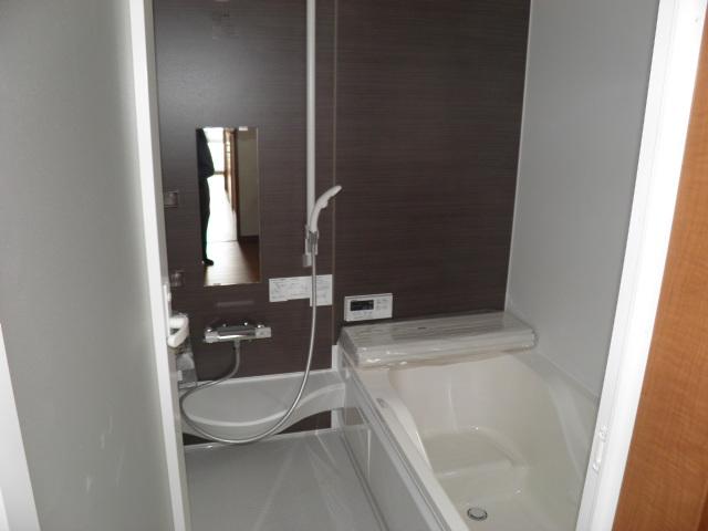 Bathroom. 1 Building